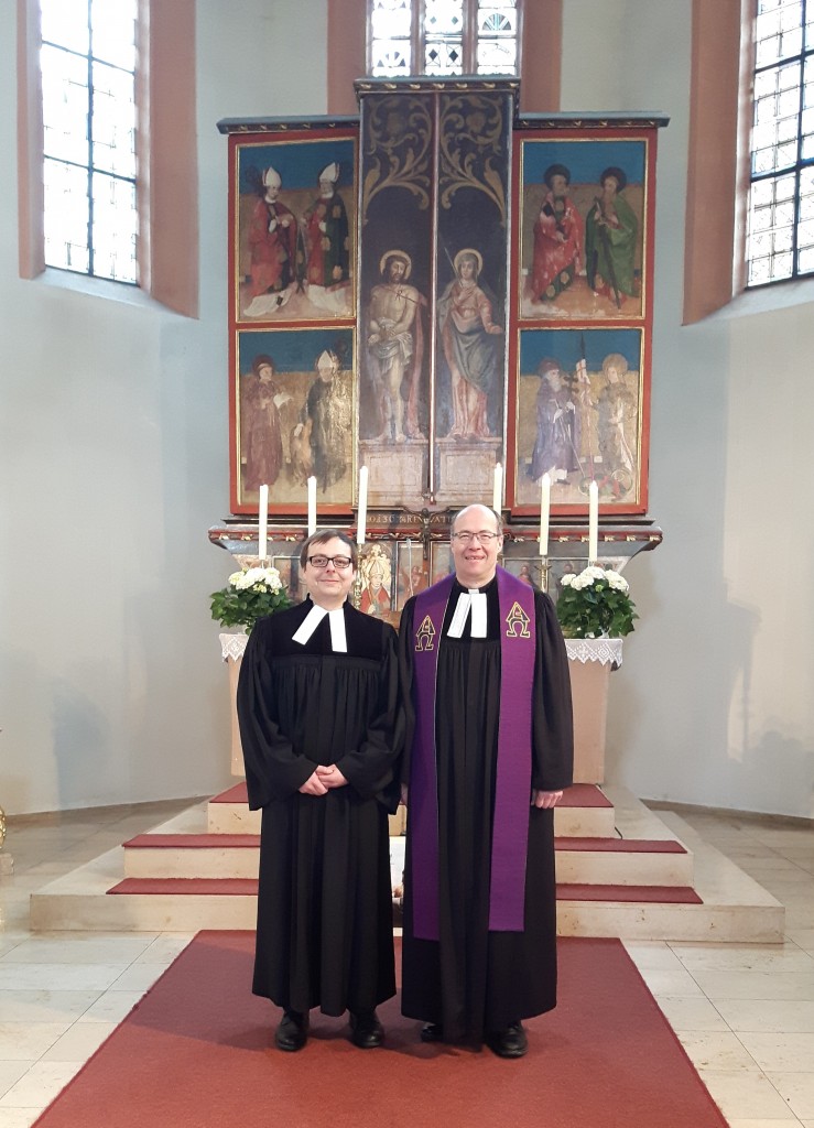 Vikar Sebastian Fiedler mit Pfarrer Christian Simon