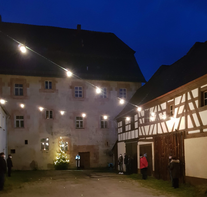 Lichtermeer im Schlosshof